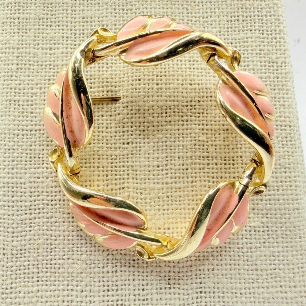 Vintage Coro Pink Blush Enamel Gold Tone Wreath Brooch 1.75